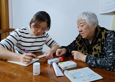 悉心守護，營養賦能 專業上門照護，重煥失能失智長者生命光彩