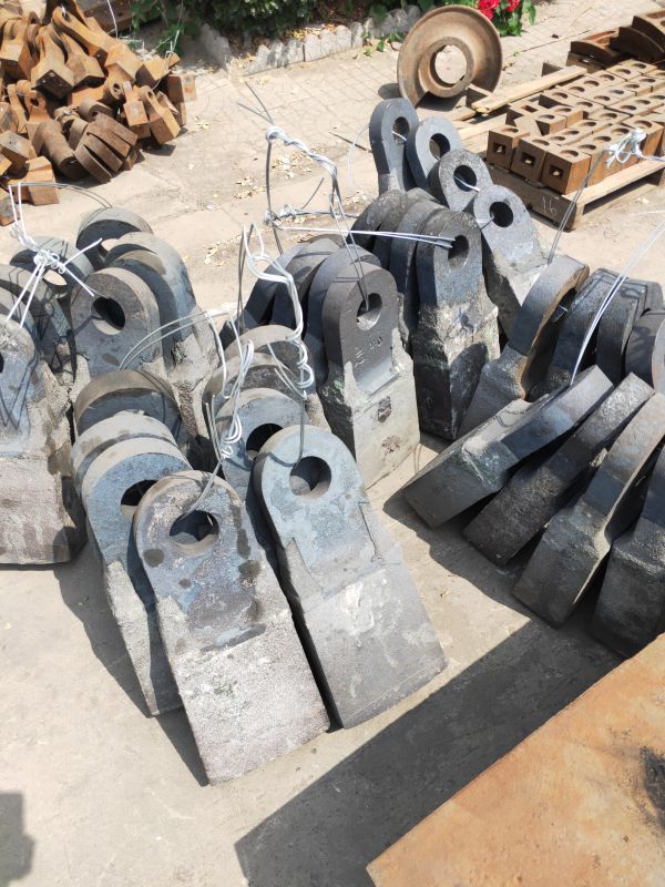 礦山石料制砂機高鉻合金方錘板凳鑄造件的關鍵作用與技術創(chuàng)新